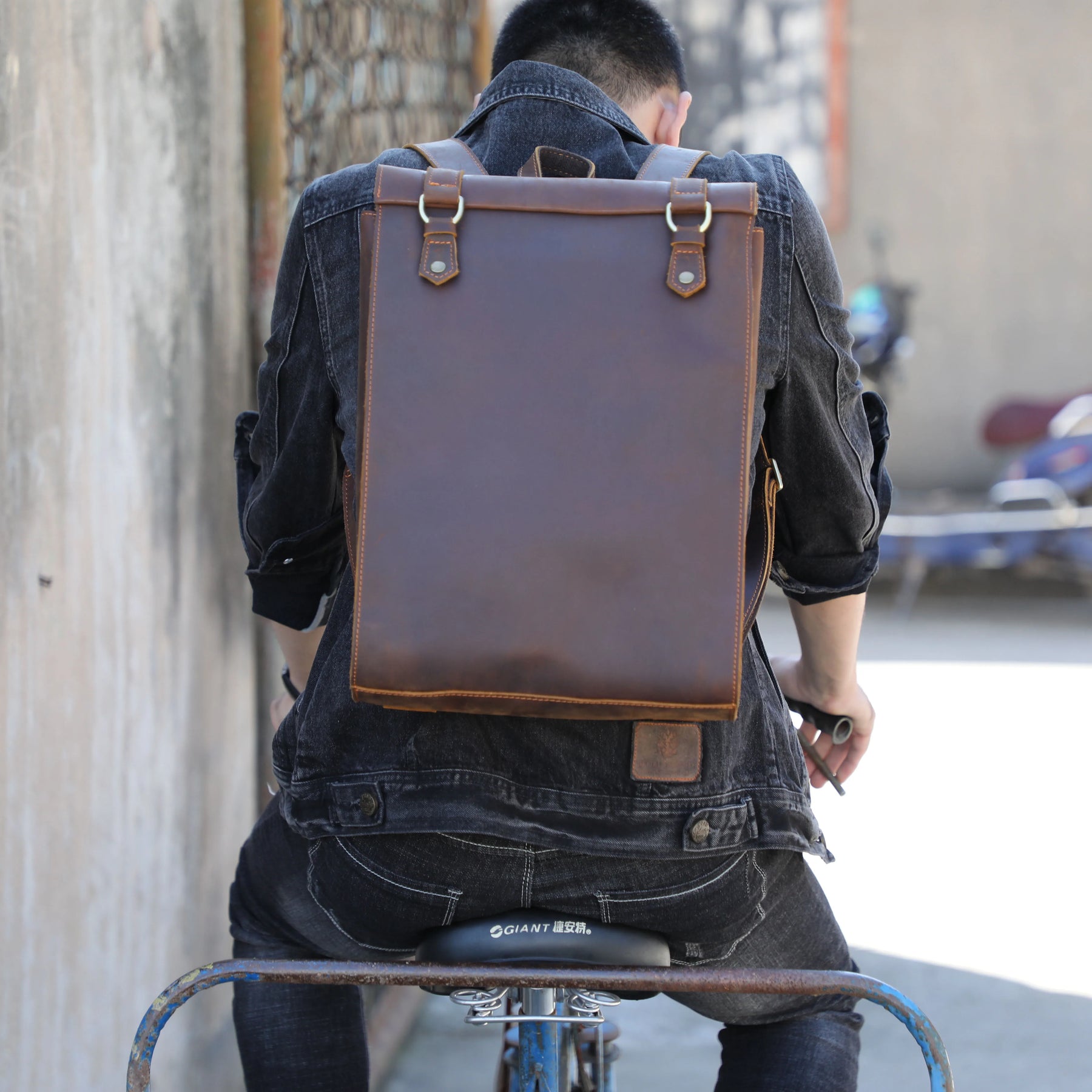 Mochila Masculina de Couro Executiva para Laptop – Modelo Vintage!