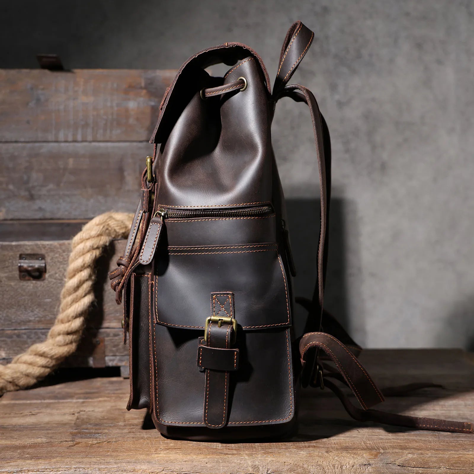 Mochila Masculina Vintage de Couro Genuíno para Laptop – Modelo Herança
