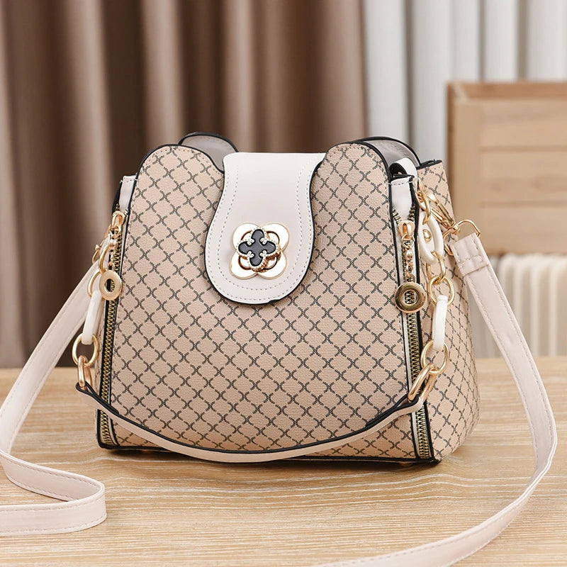 Bolsa Transversal Feminina de Couro Legítimo – Modelo Xadrez