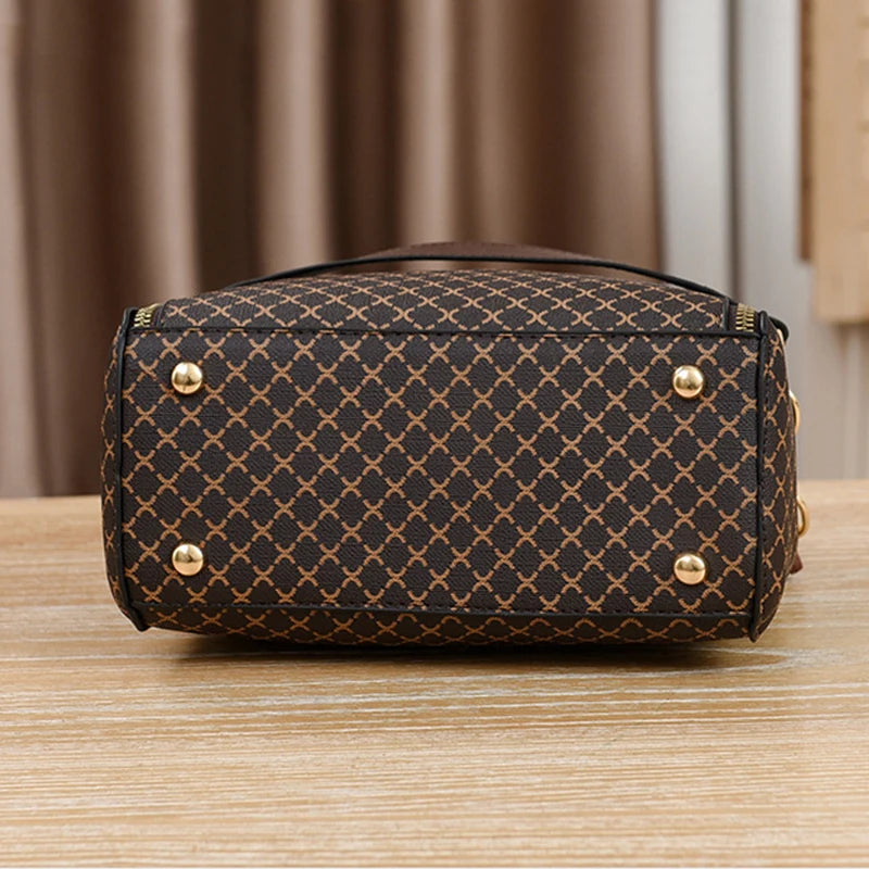Bolsa Transversal Feminina de Couro Legítimo – Modelo Xadrez