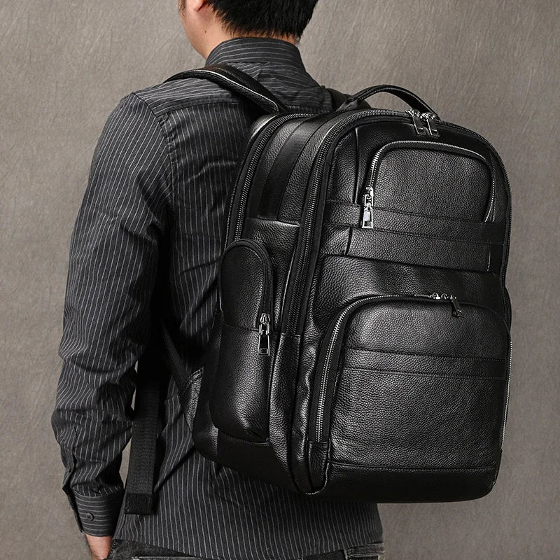 Mochila Masculina de Couro Genuíno All Black – Linha Prime