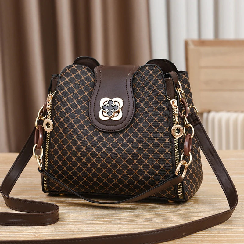 Bolsa Transversal Feminina de Couro Legítimo – Modelo Xadrez