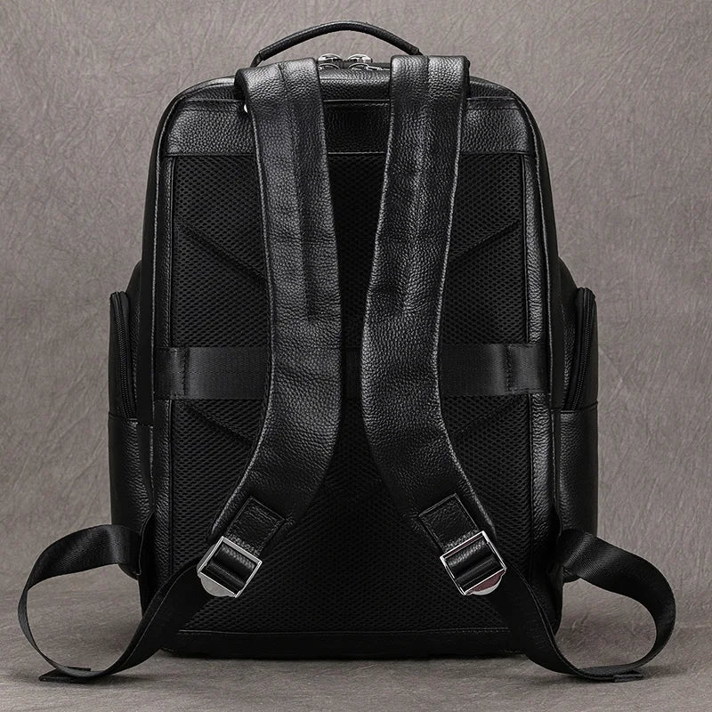 Mochila Masculina de Couro Genuíno All Black – Linha Prime