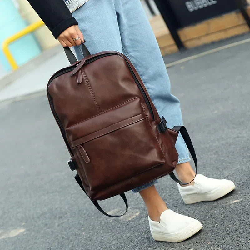 Mochila de Couro Impermeável para Notebook – Modelo Casual!