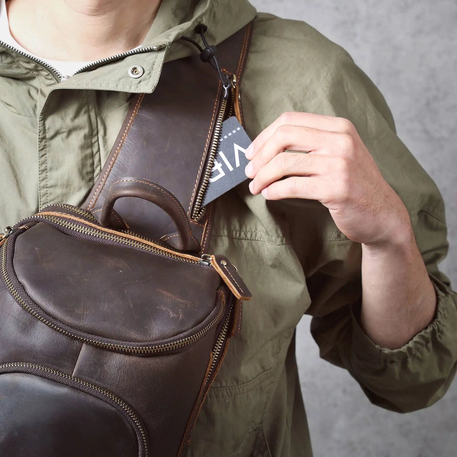 Bolsa Transversal Masculina de Couro Genuíno Prime Vanguard