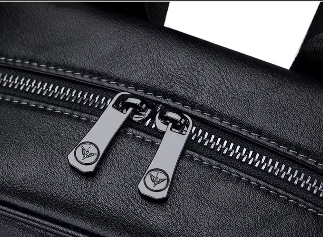Mochila de Couro para Notebook William Polo - Modelo Casual!