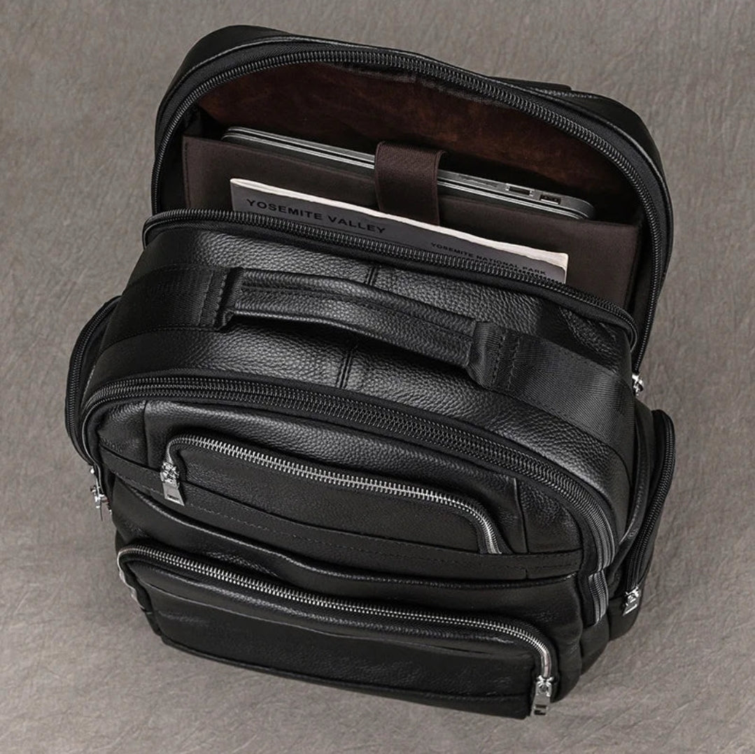 Mochila Masculina de Couro Genuíno All Black – Linha Prime