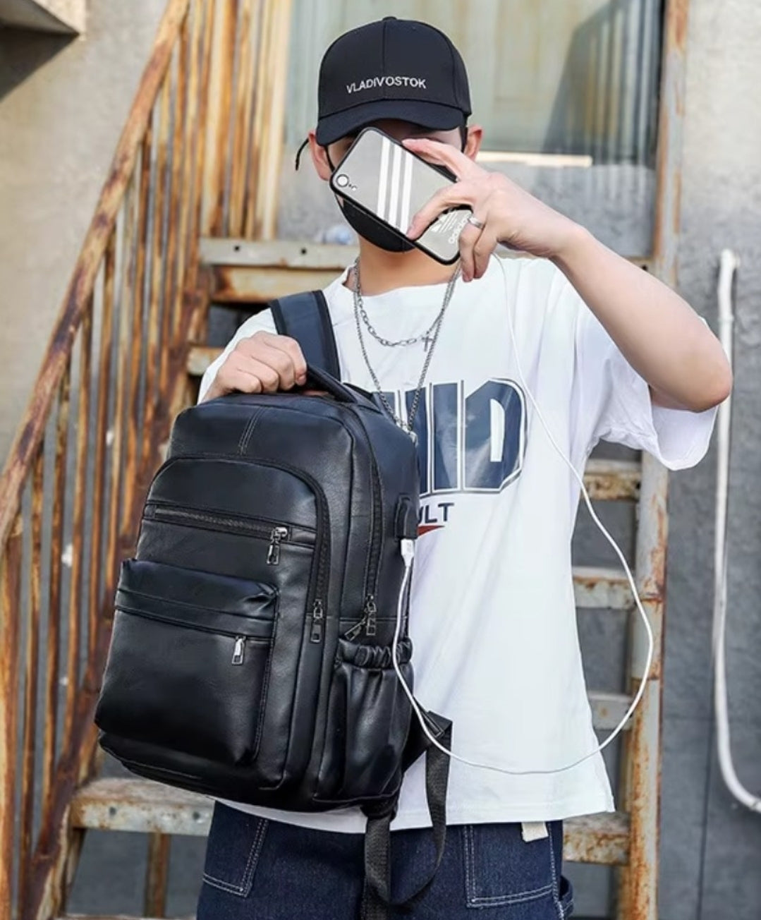 Mochila Masculina de Couro Legítimo Impermeável com Carregamento USB