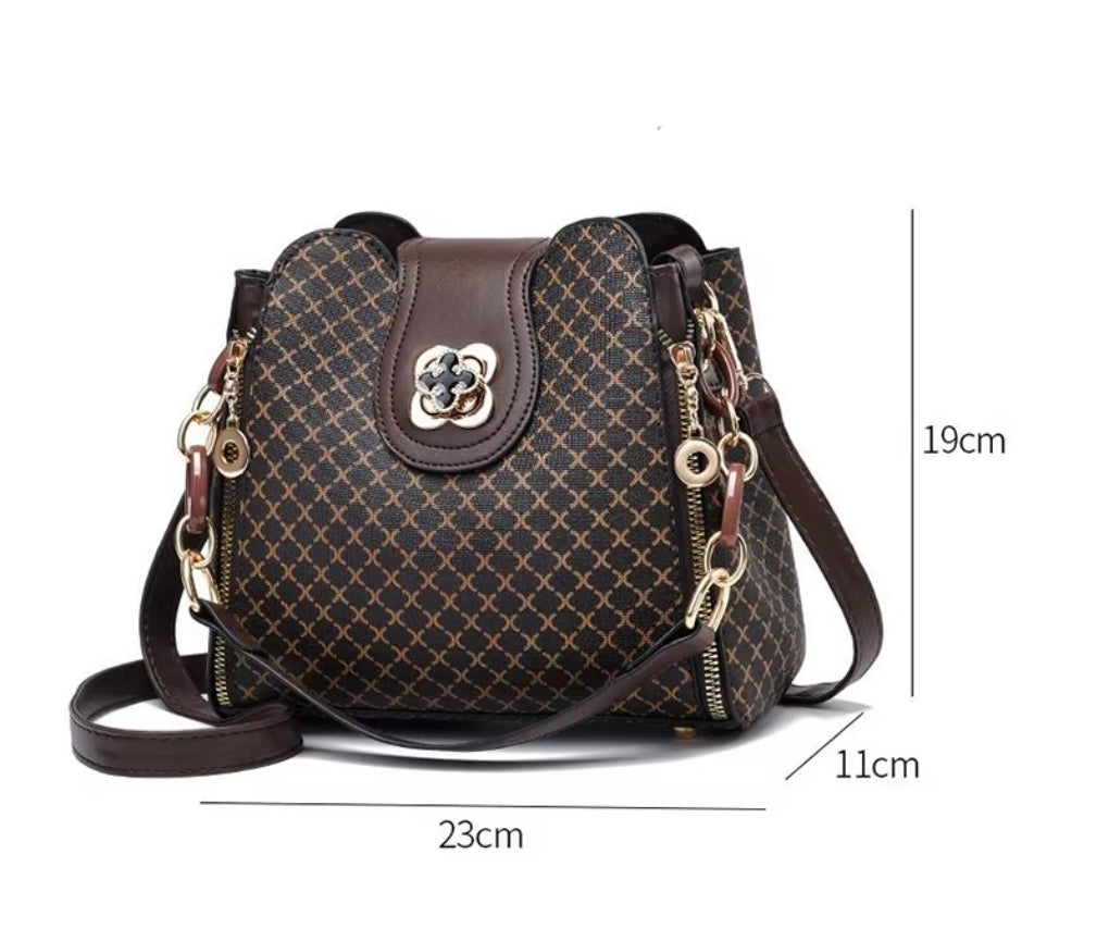 Bolsa Transversal Feminina de Couro Legítimo – Modelo Xadrez