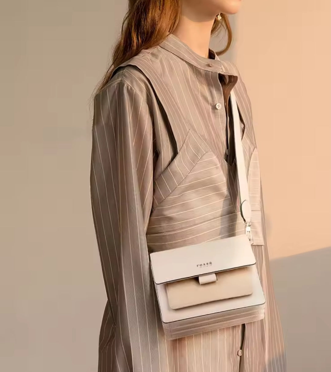 Bolsa Feminina de Couro Foxer – Modelo Compact Elegance