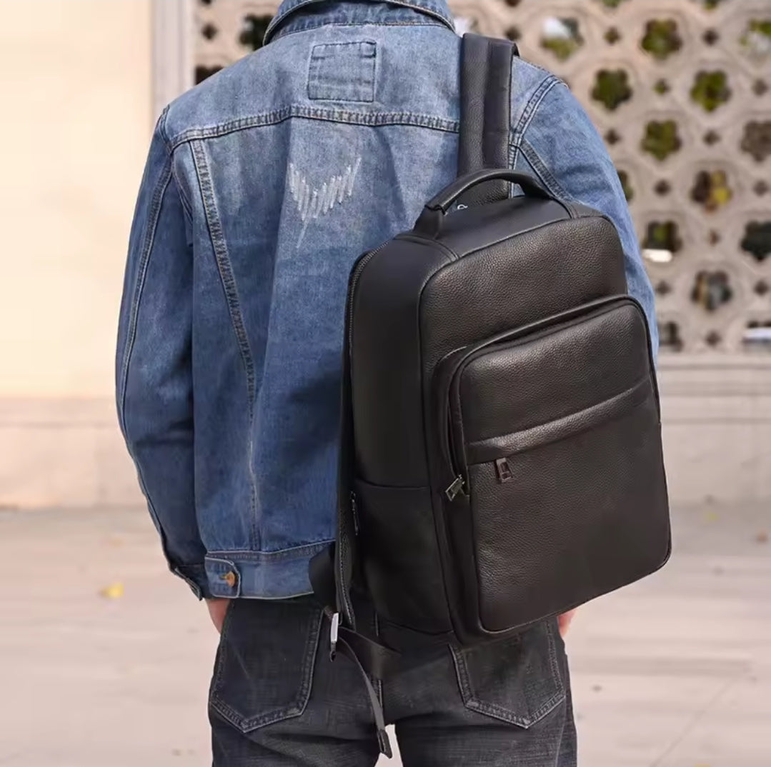 Mochila Executiva de Couro Legítimo All Black Prime