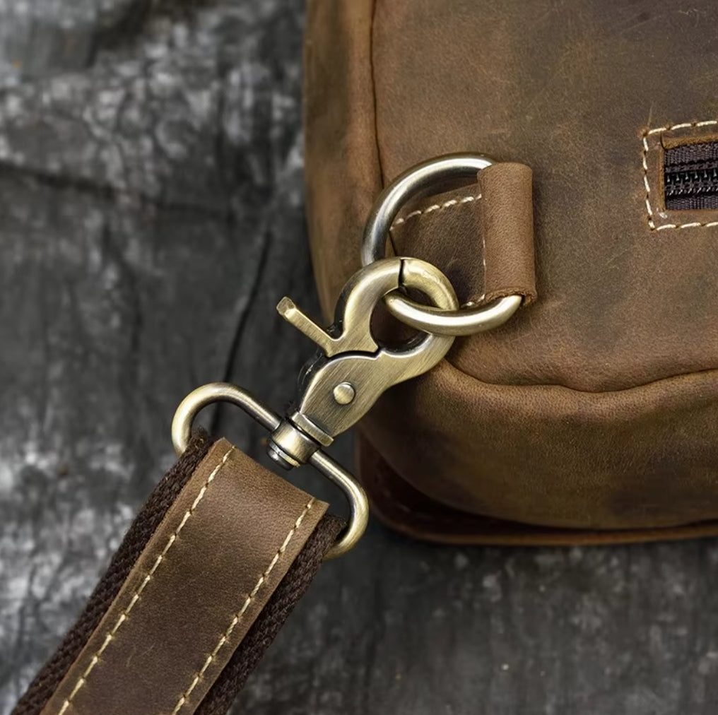 Bolsa Transversal Masculina de Couro Legítimo Vertex