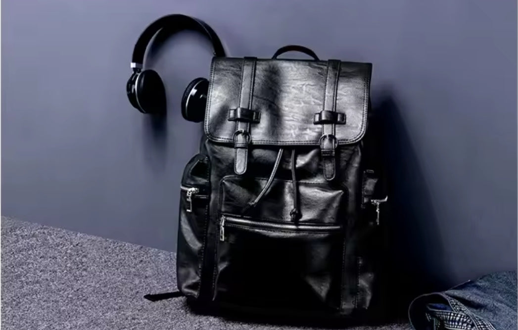 Mochila Masculina de Couro Legítimo Brigth com Carregamento USB!
