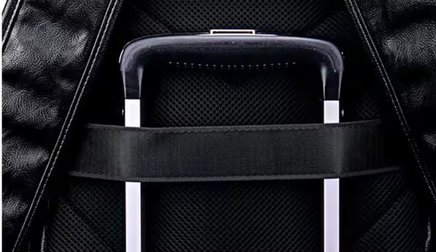 Mochila Masculina de Couro Legítimo Brigth com Carregamento USB!