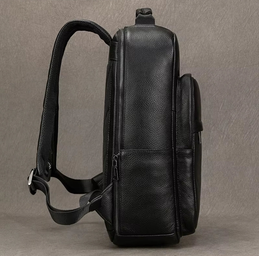 Mochila Executiva de Couro Legítimo All Black Prime