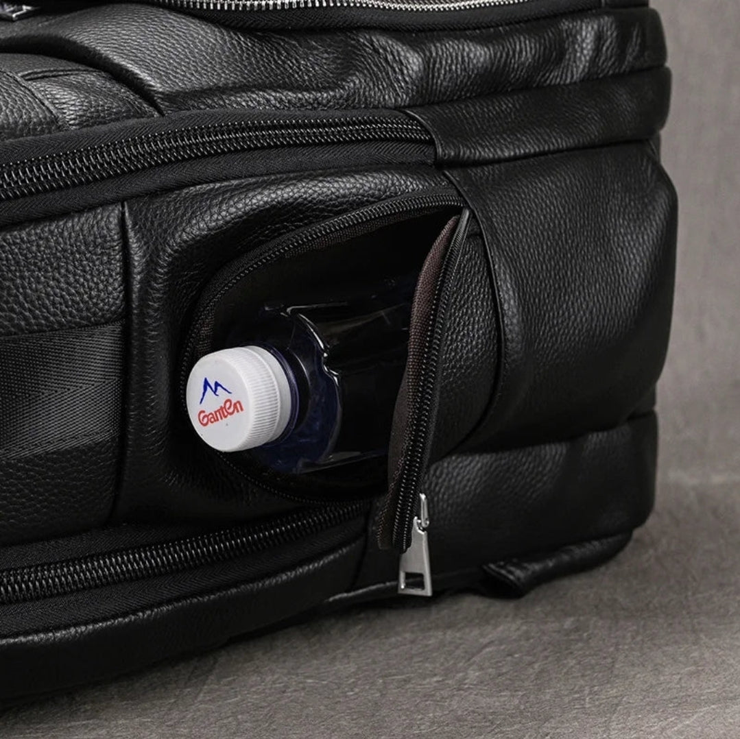 Mochila Masculina de Couro Genuíno All Black – Linha Prime