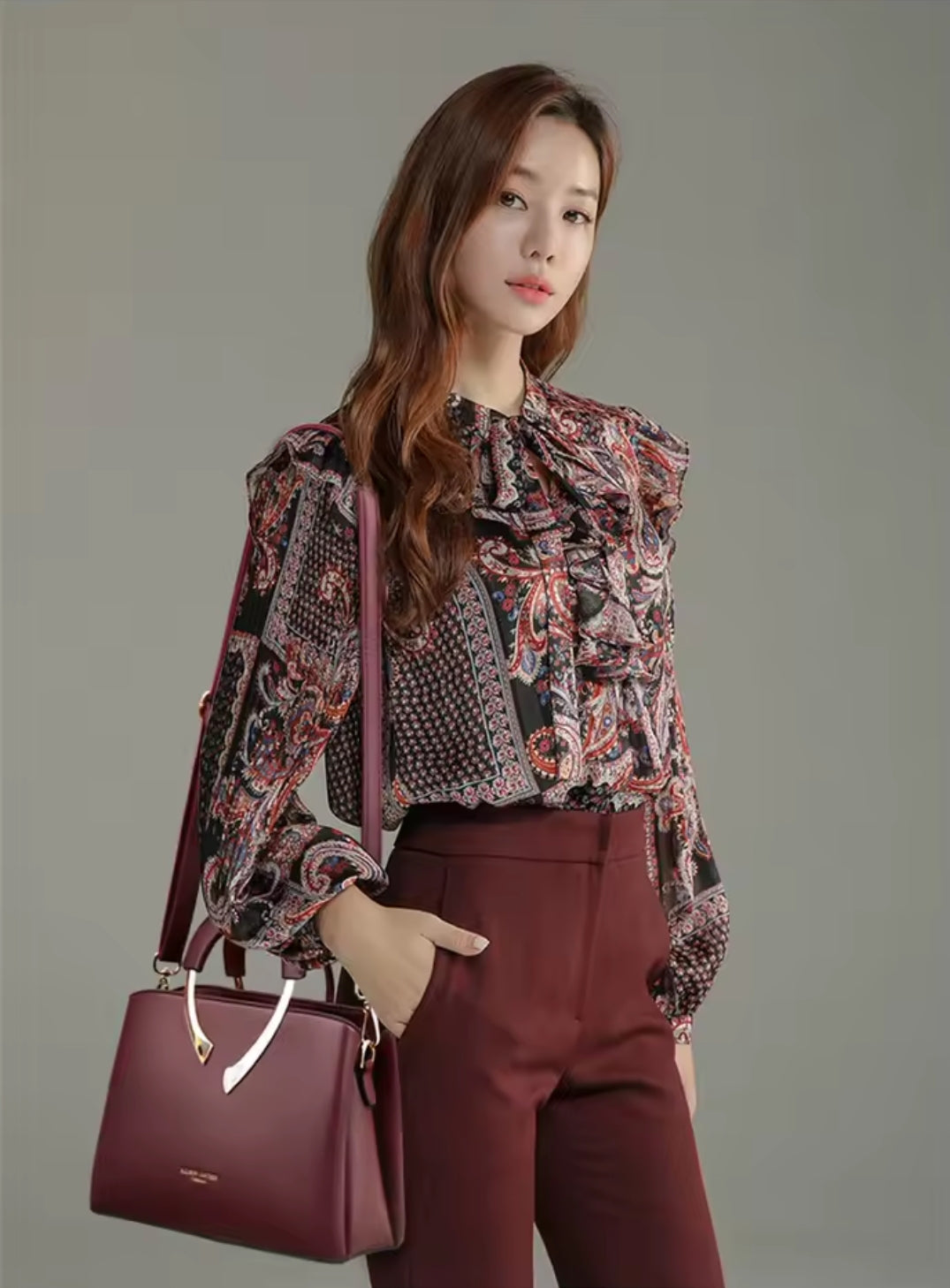 Bolsa Feminina de Couro Genuíno – Modelo Dual Elegance (Mão e Ombro)