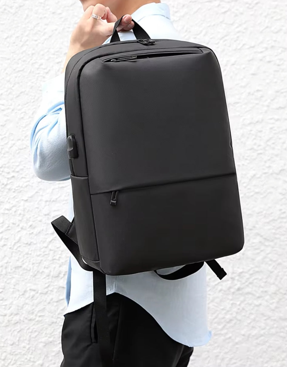 Mochila Masculina Executiva para Notebook Modelo Linear