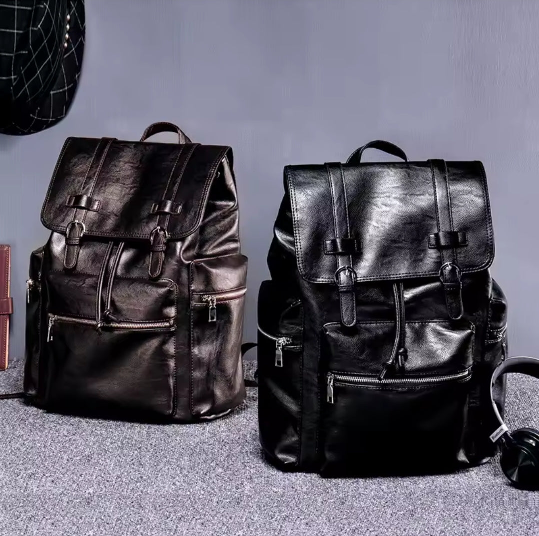 Mochila Masculina de Couro Legítimo Brigth com Carregamento USB!