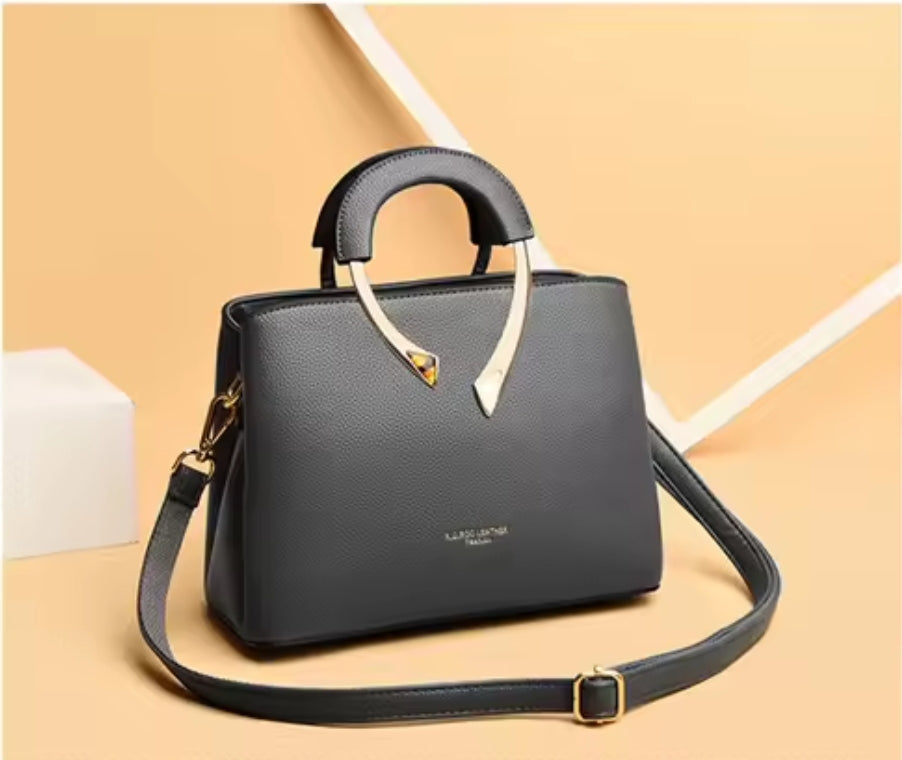 Bolsa Feminina de Couro Genuíno – Modelo Dual Elegance (Mão e Ombro)