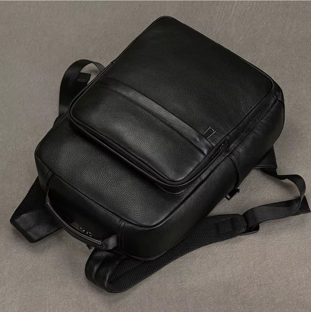 Mochila Executiva de Couro Legítimo All Black Prime