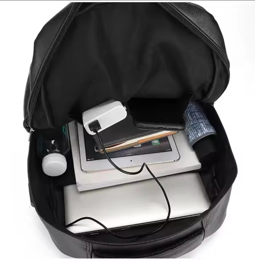 Mochila Masculina de Couro Legítimo Impermeável com Carregamento USB