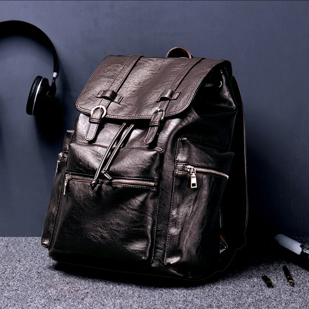 Mochila Masculina de Couro Legítimo Brigth com Carregamento USB!