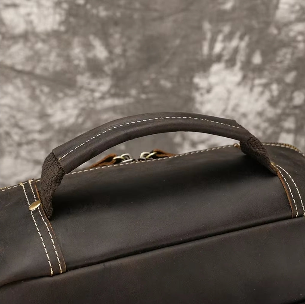 Mochila de Couro Executiva para Notebook com Tecnologia Usb