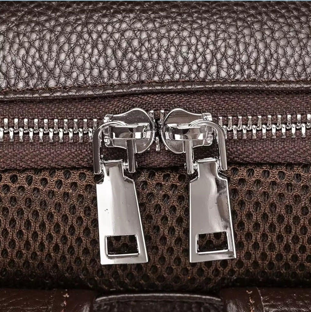 Mochila de Couro Executiva para Notebook com Tecnologia Usb