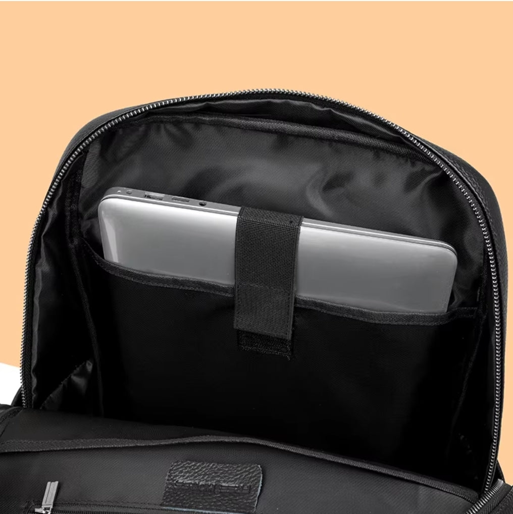 Mochila Masculina Executiva de Couro Legítimo – Modelo Premium All Black